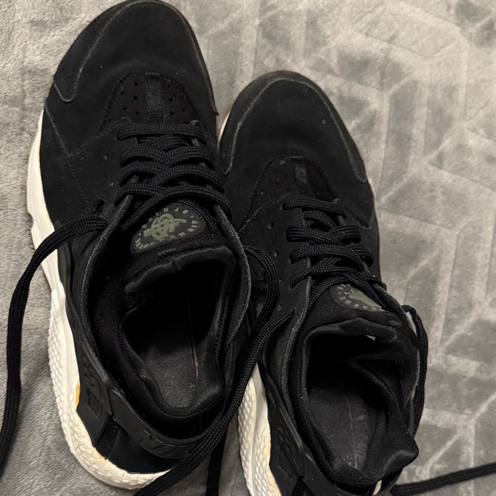 Nike Air Huarache Run sneaker in all-black colorway.